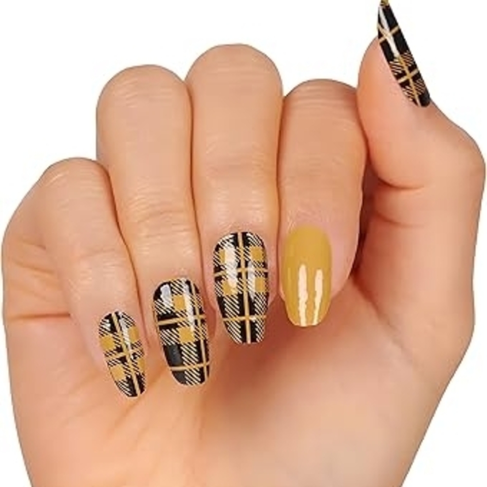 Color Street Breaking Plaid Nail Wraps in Black and Gold